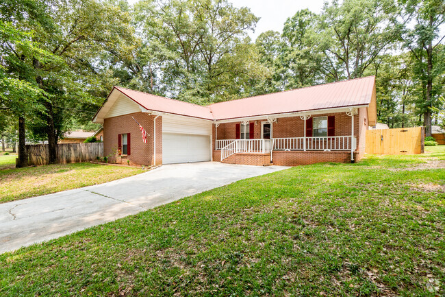 Front Side View - 2823 Lake Silver Rd Rental