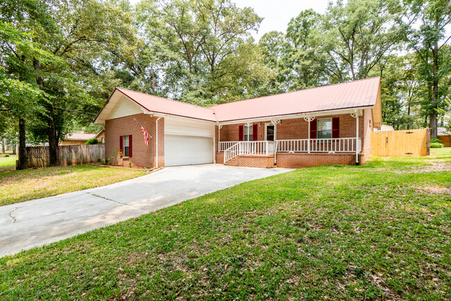 Front Side View - 2823 Lake Silver Rd House