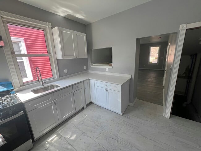 Building Photo - 346 Ridgeway St Rental