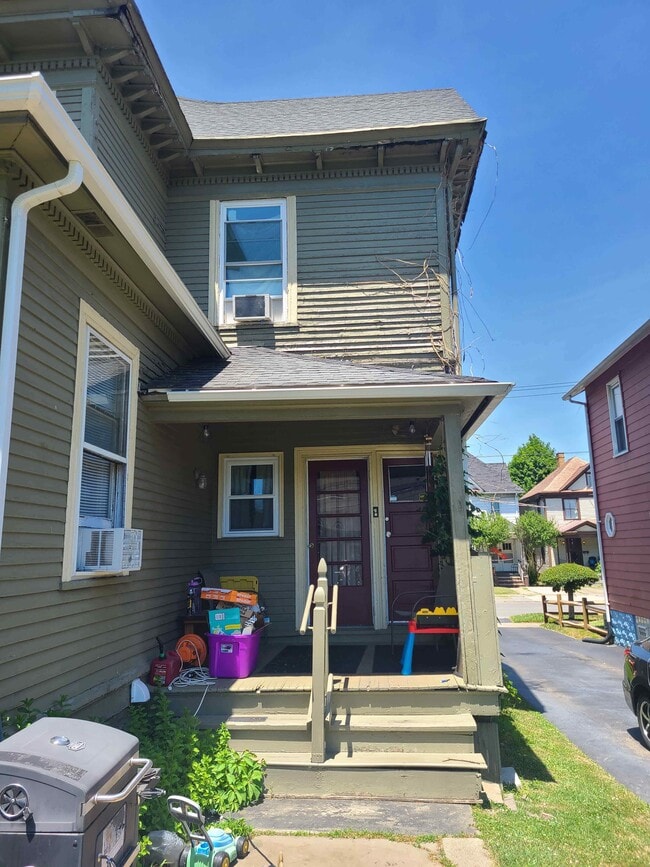 Back Entrance - 120 E Wallace Ave Unit 2