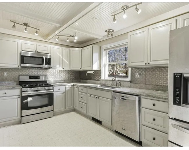 Photo - 21 Knox Bros Ave