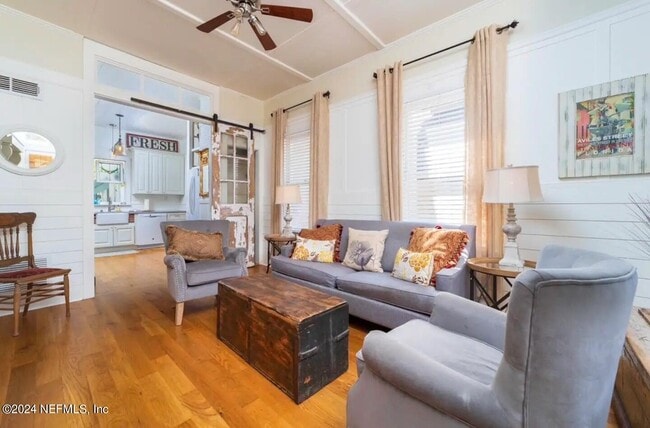 Photo - 251 Charlotte St