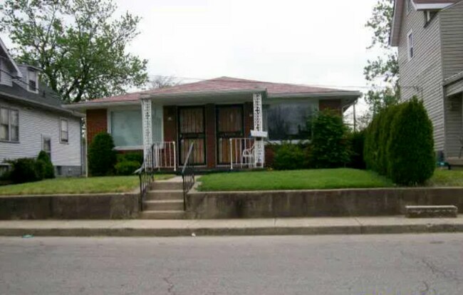 Building Photo - 19 W 17th St