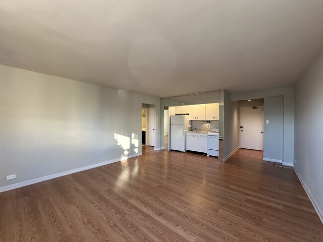 Photo - 450 W Wellington Ave Unit E31