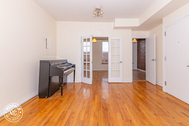 Photo - 1088 Bedford Ave