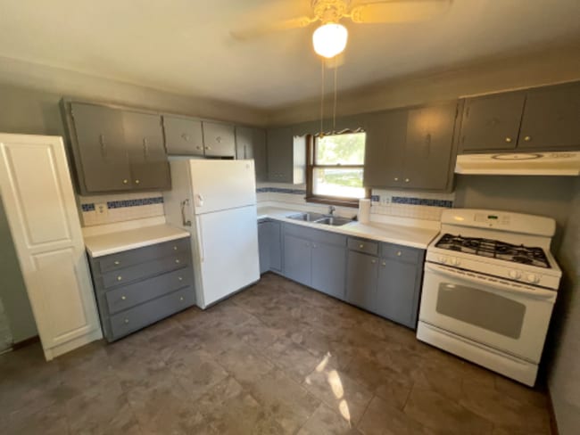 Building Photo - 209 2nd St Rental