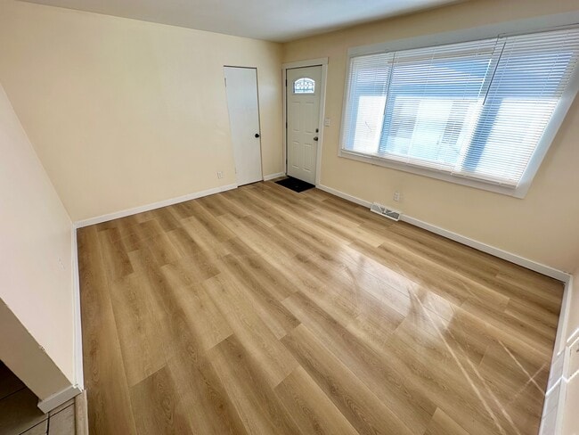 Photo - 1166 Tonawanda Ave Unit 1166