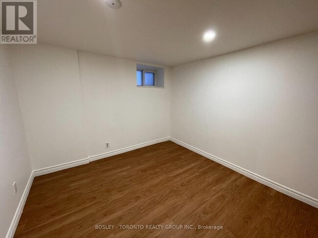 Photo - 216 Geoffrey St