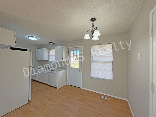 Photo - Charming and Clean 3 Bedroom House Available - South Springfield