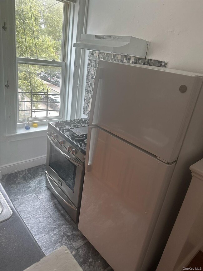 Building Photo - 206 Hoyt St Unit #3 Rental