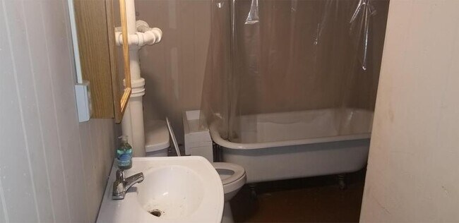 Photo - 2023 Young Ave