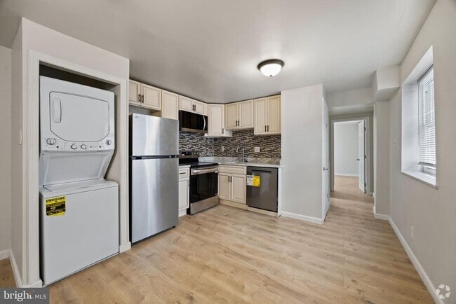 Building Photo - 42 S 19th St Unit 2R Rental