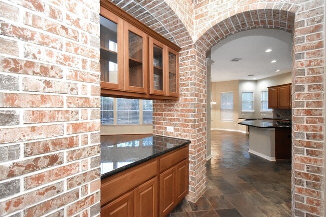 Building Photo - 10 E Artist Grove Cir