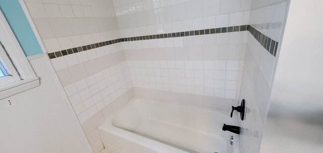 Photo - 4 Bedroom- Walking distance to BSU