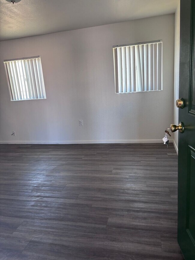 590-590.5-5905 E Olive St Unit 237 S 6th