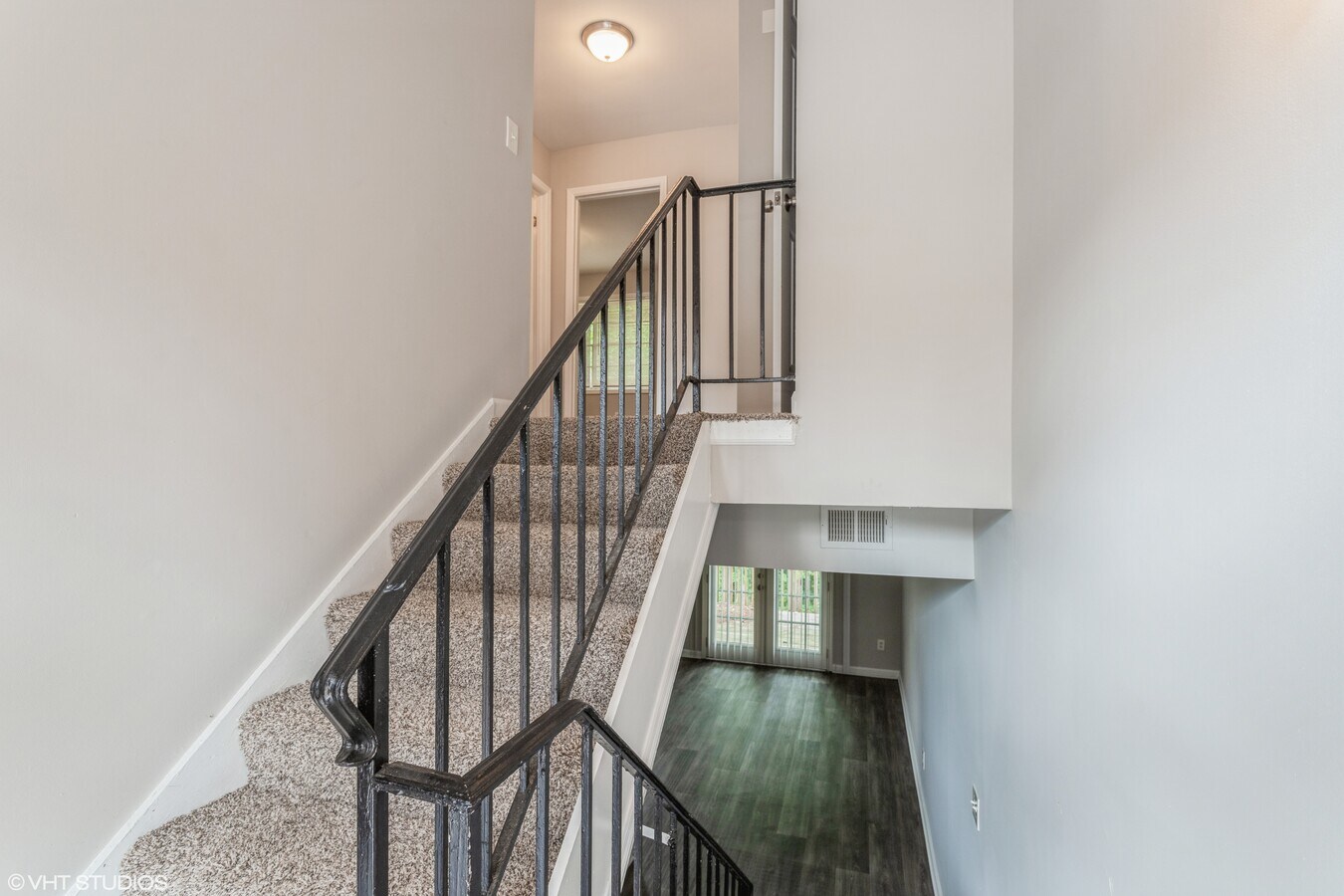 Staircase Classic Townhome - 2400 Blue Harmony
