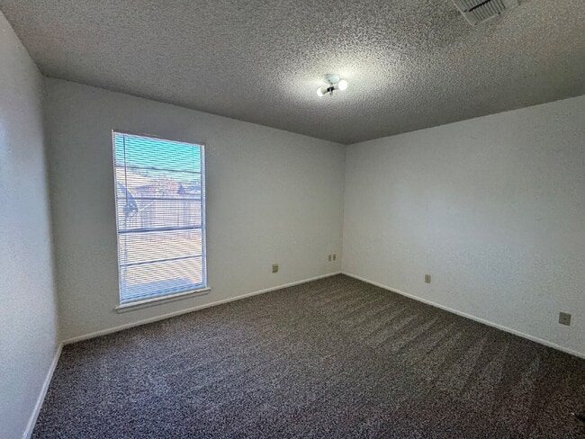 Photo - Beautiful 2-Bedroom Duplex with Fireplace!