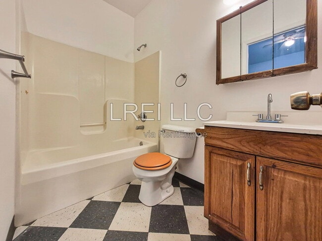 Photo - 705 M St Unit 1