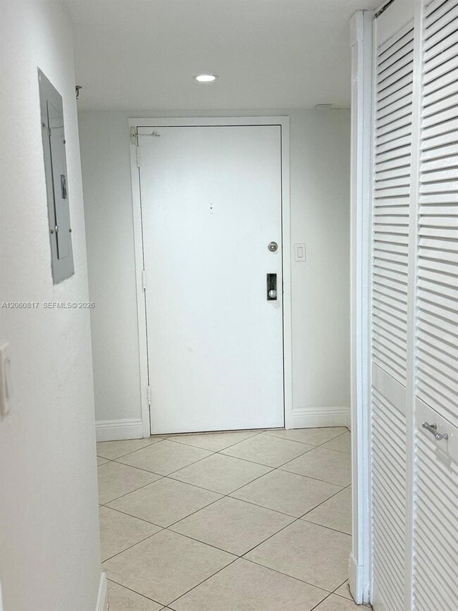 Photo - 2625 Collins Ave Unit 810