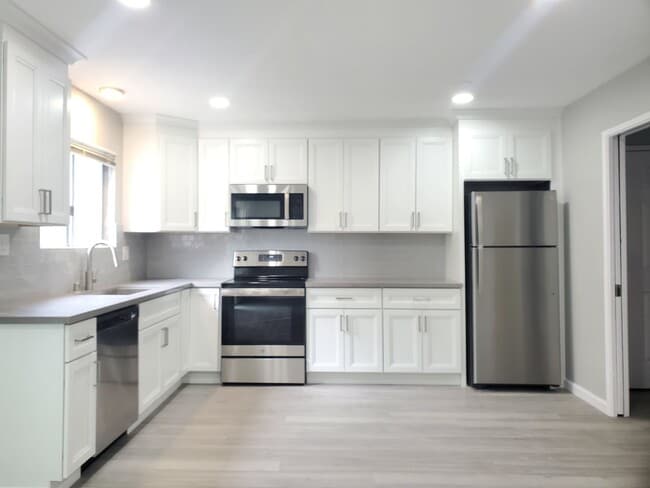 Photo - 3756-3762 Poinciana Dr Unit 3762-1