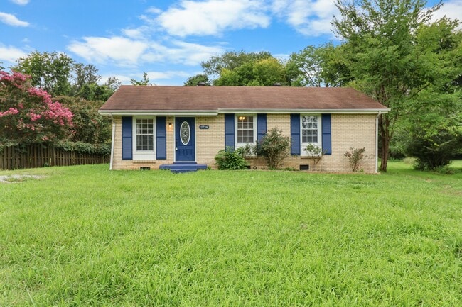 Building Photo - 2724 Ann Dr