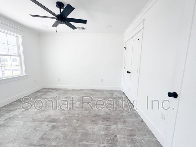 Photo - 233-235 Jefferson Heights Ave