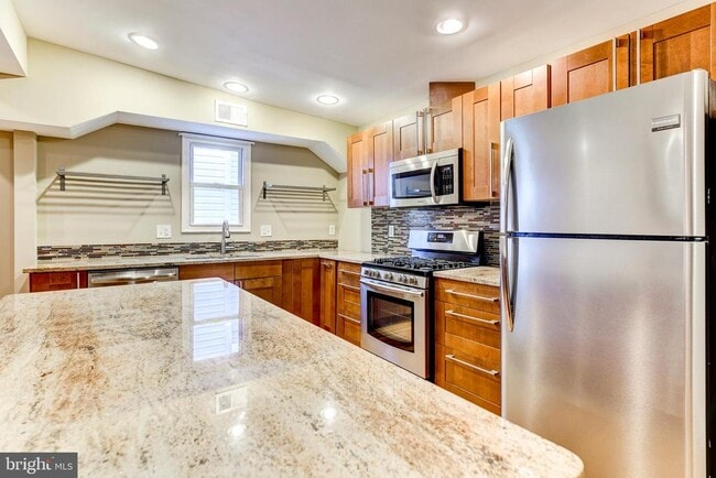 Photo - 737 Morton St NW