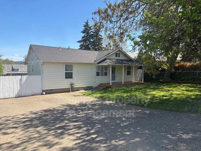 Photo - 1437 Grove St House