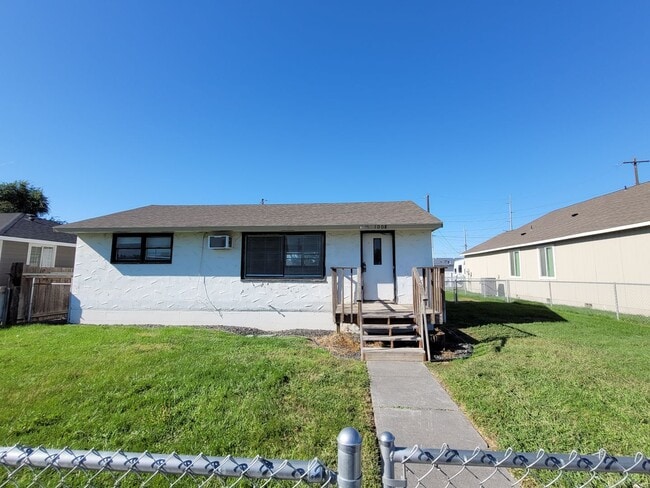 Building Photo - House with Full Basement