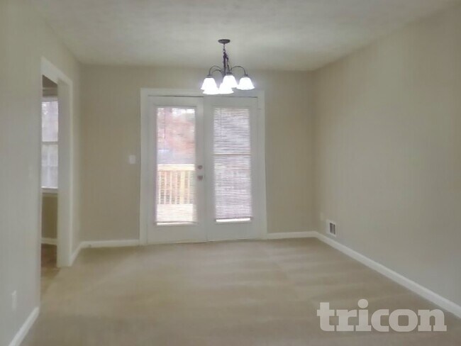 Photo - 3746 Windy Hill Dr SE