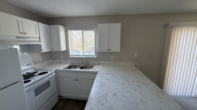 Kitchen With Breakfast Bar