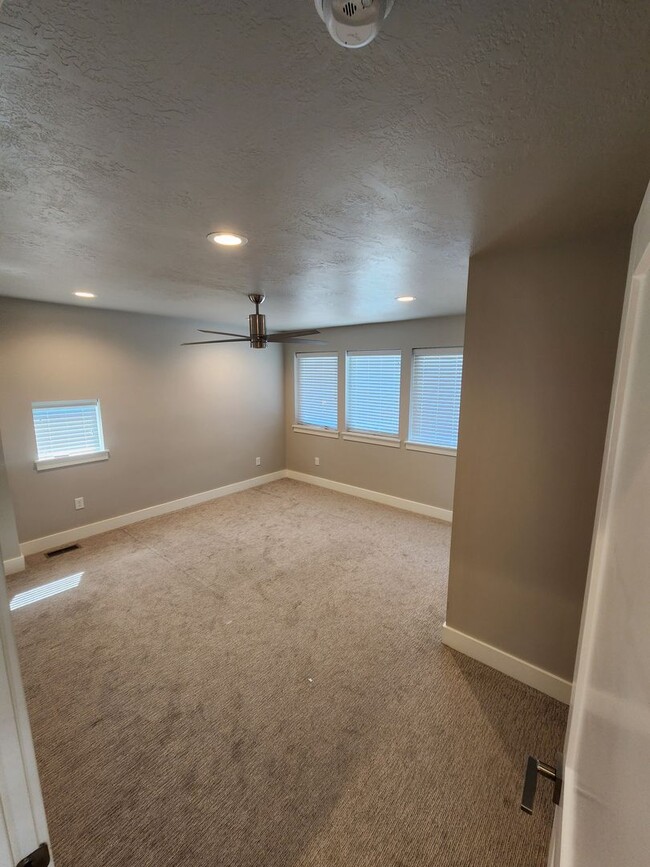 Photo - Gorgeous 4 Bedroom Home in Ogden