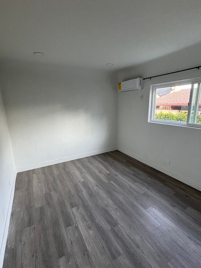 Dormitorio - 300 E Glenarm St