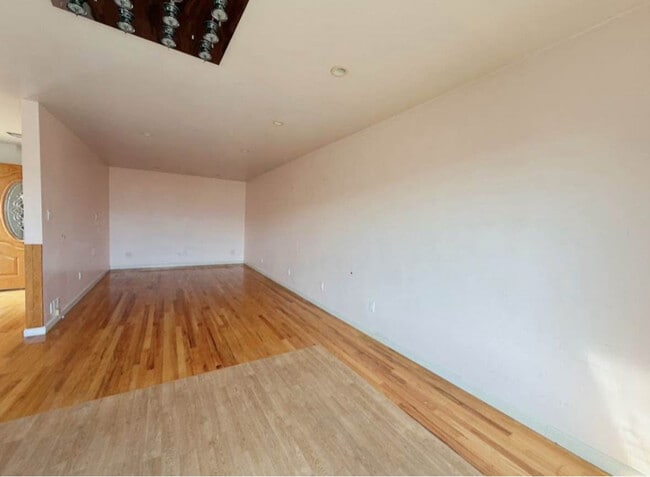 Photo - 307 Teddy Ave