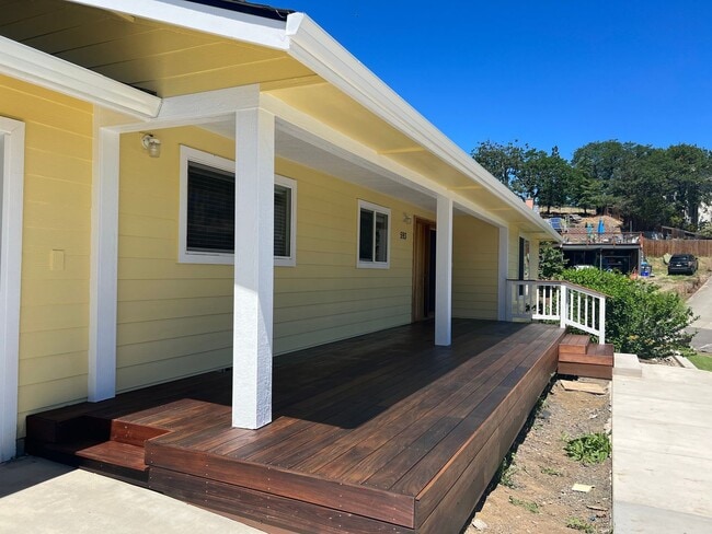 Photo - Newly remodeled three bedroom, two bath home - Available Late May Unidad 593 Oak Knoll Dr