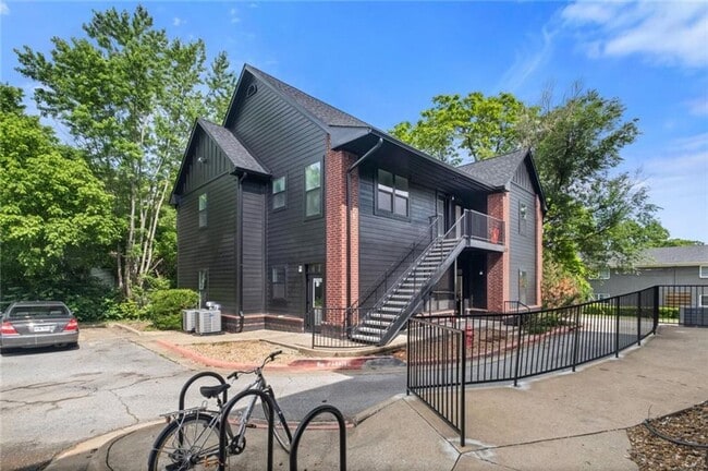 Photo - 1137 N Leverett Ave Unit #201