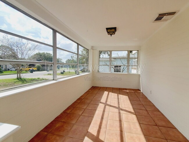 843 Canovia Ave