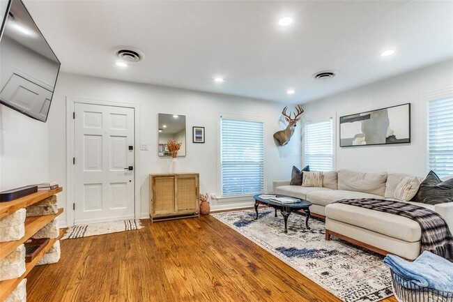 Photo - 3812 Birchman Ave