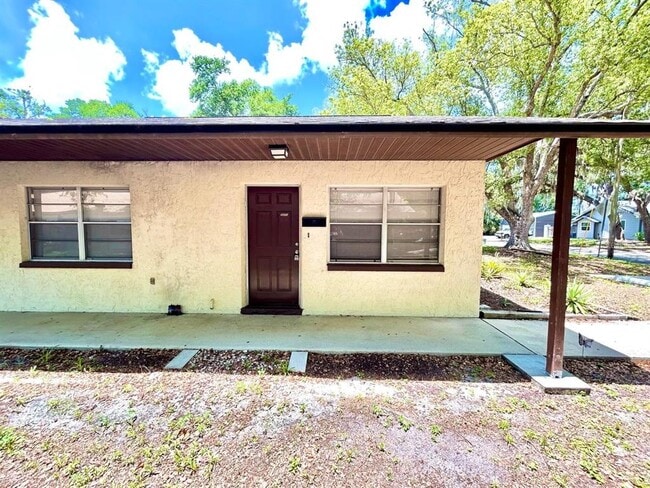 Building Photo - 5800 Montana Ave