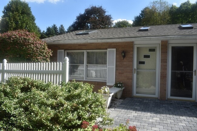 Building Photo - 28 Rinkus Dr Unit 28B