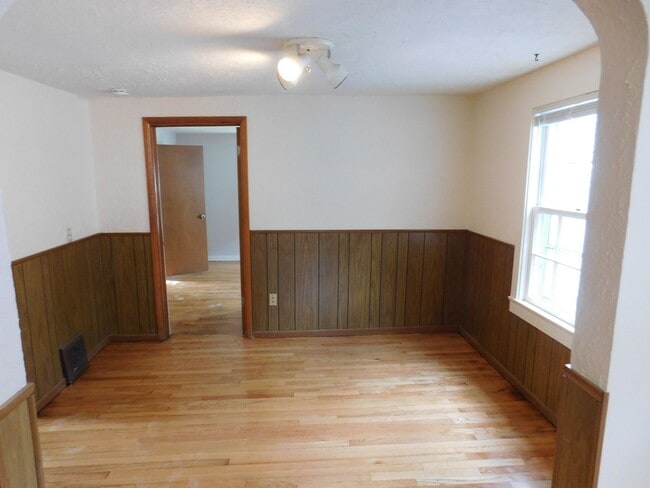 Building Photo - 1913 Heath Ave Unit 1913