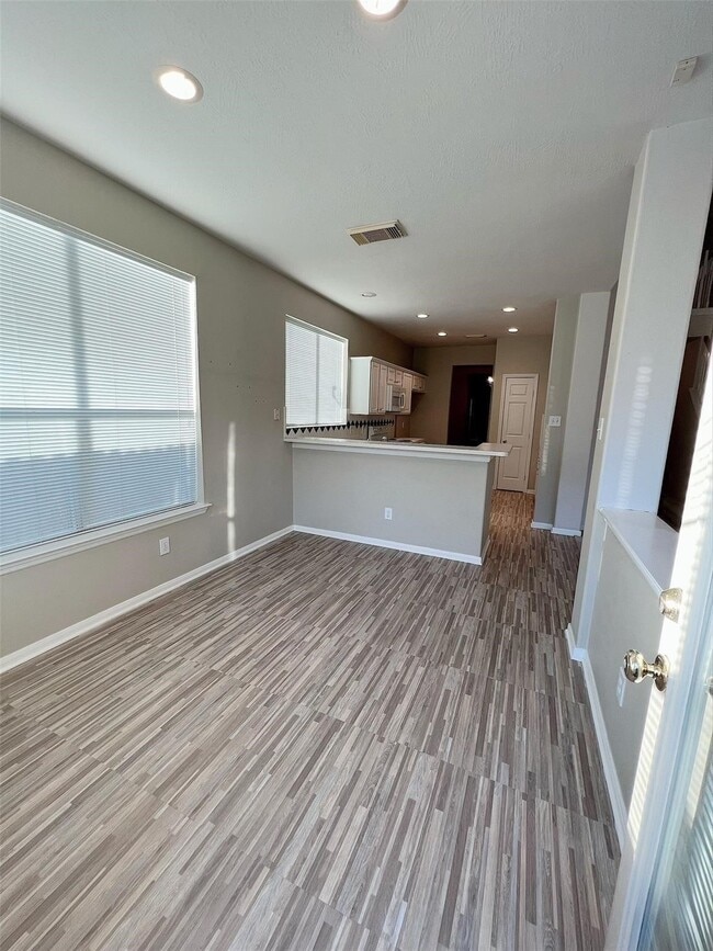 Photo - 815 Featherbrook Ct