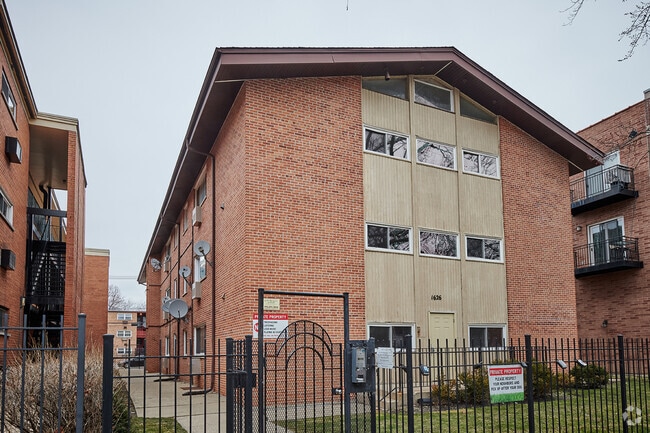 Building Photo - 1626 W Estes Ave Unit 2B Rental