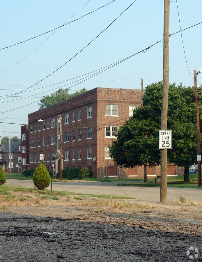 Photo - 705 6th St NW