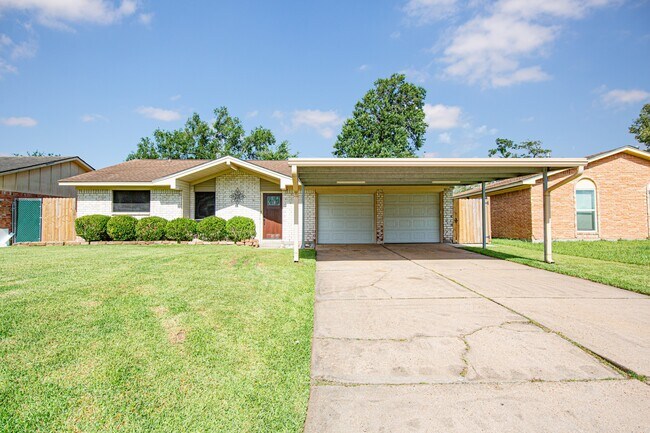 Photo - 823 Parkhill St