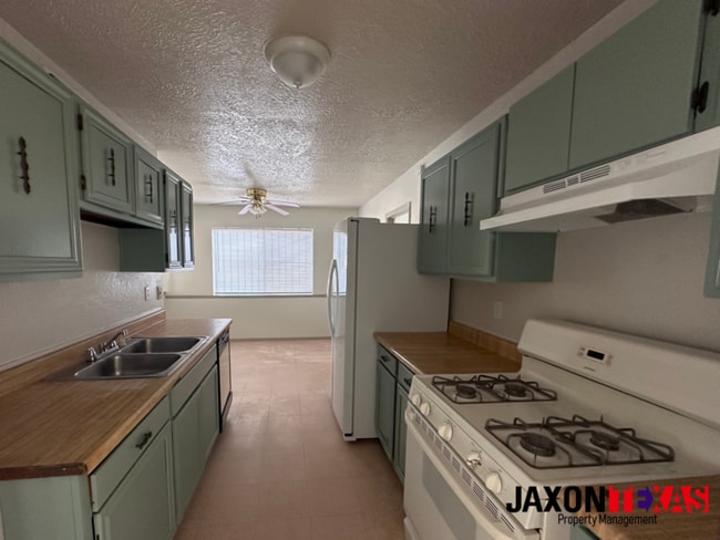 Photo - 10919 Bywood Dr