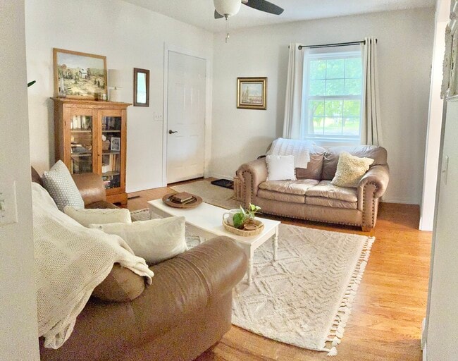 Photo - 201 7th St W