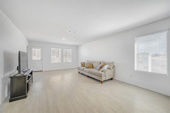 Photo - 100 Burt Rainey Ln