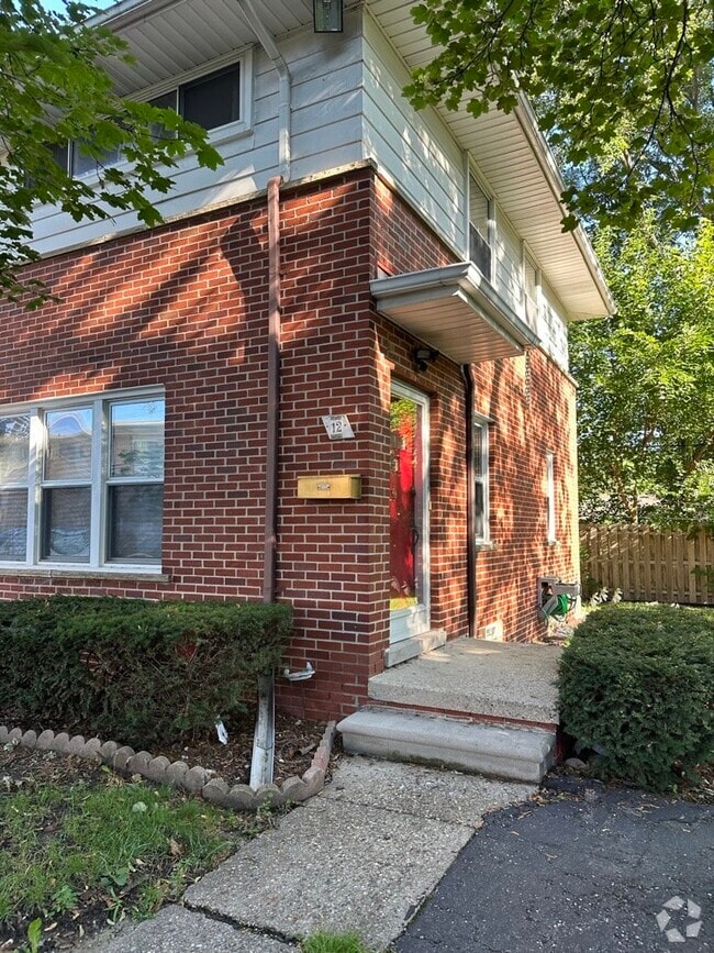 Building Photo - 2604 Rochester Rd Unit 12 Rental