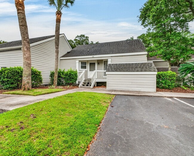 Building Photo - Coastal Living Just Minutes from Kiawah and Seabrook